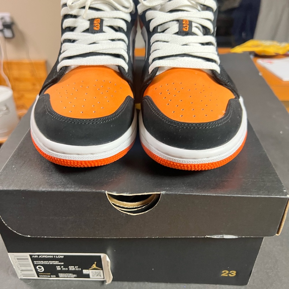 Jordan1 low shattered backboard sz9